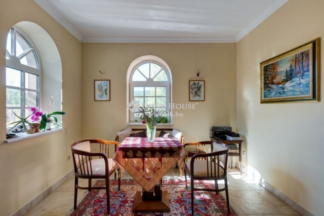 Eladó családi ház, Erdőkertesen 325 M Ft, 5 szobás