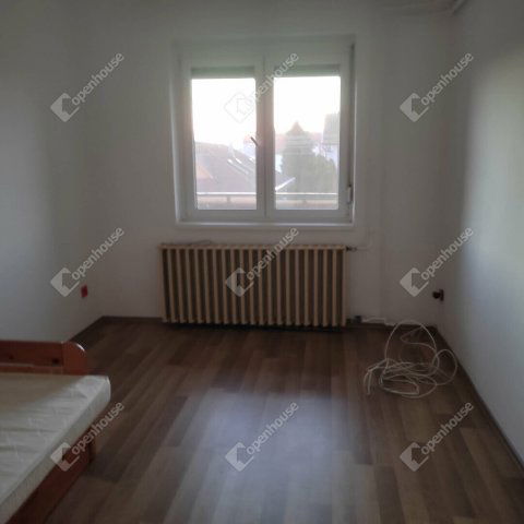 Eladó téglalakás, Celldömölkön 39.5 M Ft, 3 szobás