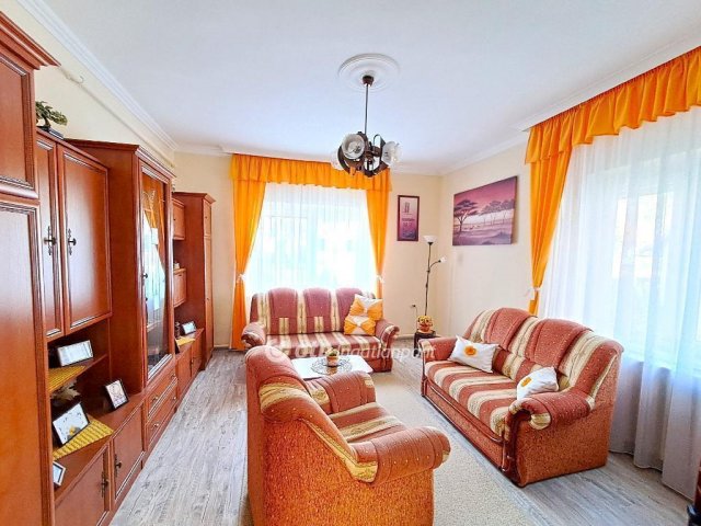 Eladó családi ház, Szolnokon 58.5 M Ft, 3 szobás