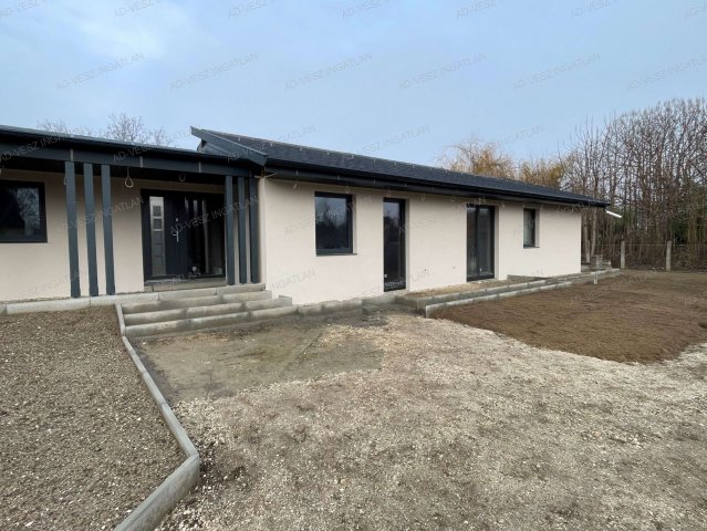 Eladó családi ház, Ócsán 133 M Ft, 4 szobás