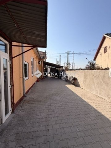 Eladó családi ház, Vecsésen 159.99 M Ft, 9 szobás
