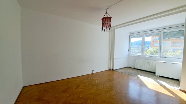 Eladó panellakás, Budapesten, III. kerületben, Raktár utcában