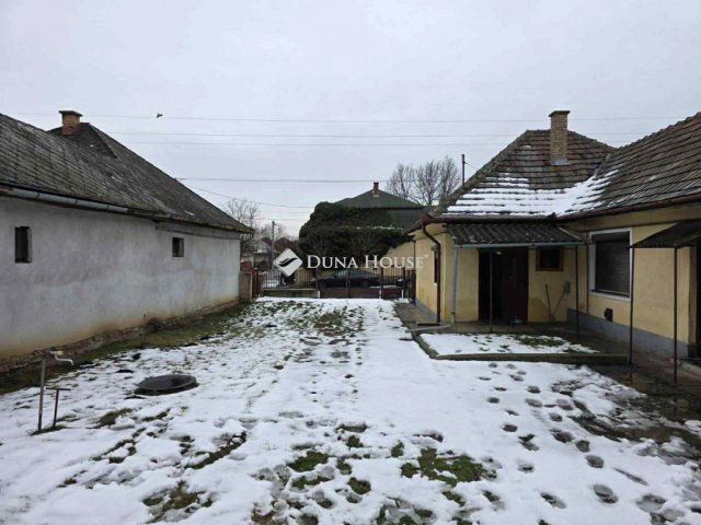 Eladó családi ház, Turán 33.9 M Ft, 3 szobás