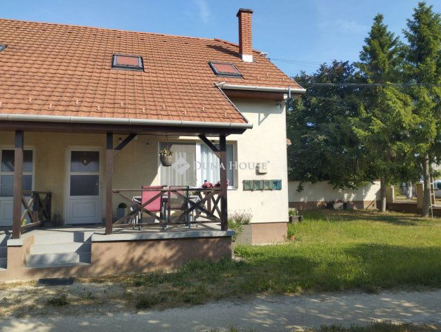 Eladó ikerház, Csákváron 64.5 M Ft, 4 szobás