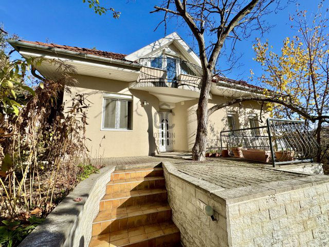 Eladó családi ház, Solymáron 230 M Ft, 8 szobás