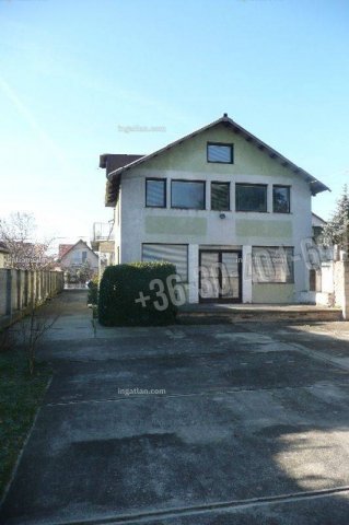 Eladó családi ház, Budaörsön 220 M Ft, 5 szobás
