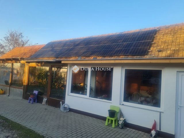 Eladó családi ház, Balatonszabadiban 89.9 M Ft, 5 szobás