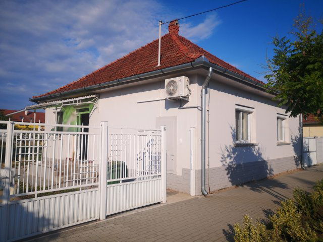 Kiadó családi ház, albérlet, Gyulán, Tiborc utcában, 2 szobás
