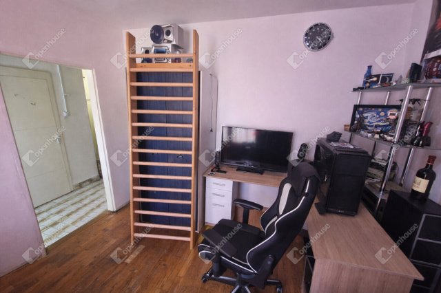 Eladó panellakás, Pécsett 49.99 M Ft, 2 szobás