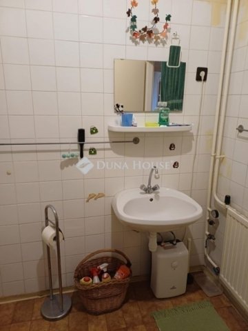 Eladó téglalakás, Pécsett 44.5 M Ft, 2 szobás