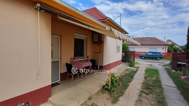 Eladó családi ház, Tiszapüspökin 35 M Ft, 2+1 szobás