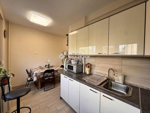 Eladó panellakás, Kecskeméten 46.5 M Ft, 3 szobás