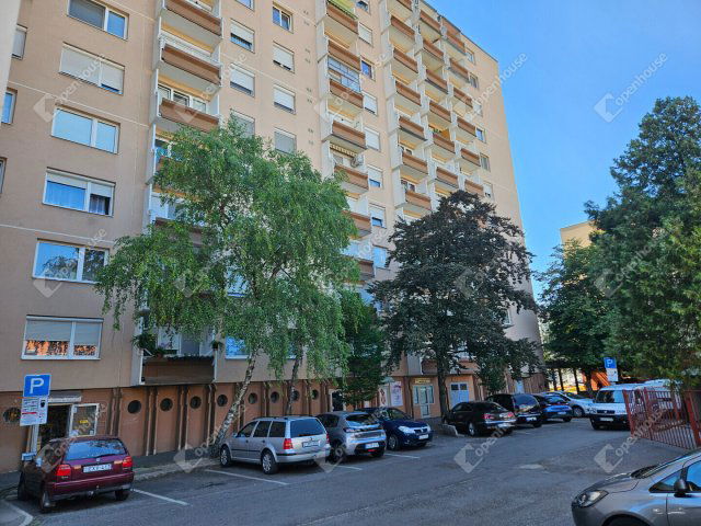 Eladó panellakás, Győrött 43.8 M Ft, 2 szobás