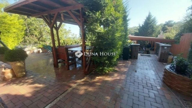 Eladó családi ház, Szentendrén 195 M Ft, 7 szobás