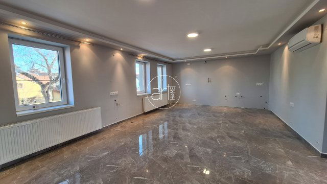 Kiadó téglalakás, albérlet, Szegeden 250 E Ft / hó, 3+1 szobás