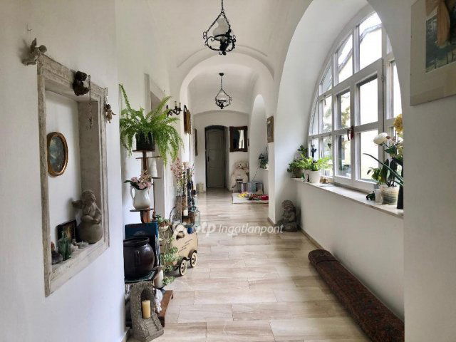 Eladó családi ház, Kőszegen 275 M Ft, 10+2 szobás