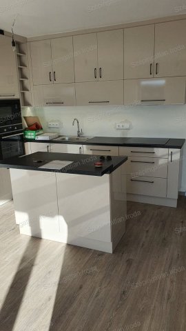 Eladó téglalakás, Sopronban 66 M Ft, 2 szobás