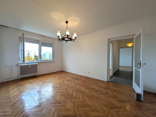 Eladó panellakás, Debrecenben 63.9 M Ft, 3 szobás