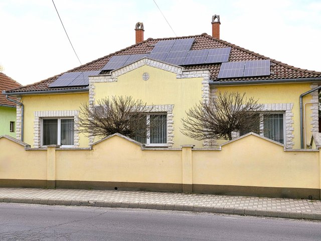 Eladó családi ház, Kiskunhalason 69 M Ft, 3 szobás