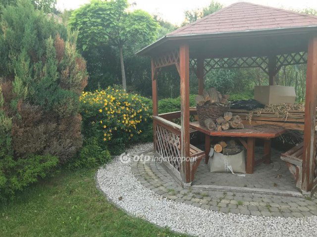 Eladó családi ház, Velencén 285 M Ft, 5 szobás