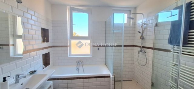 Eladó téglalakás, Kecskeméten 86 M Ft, 4 szobás