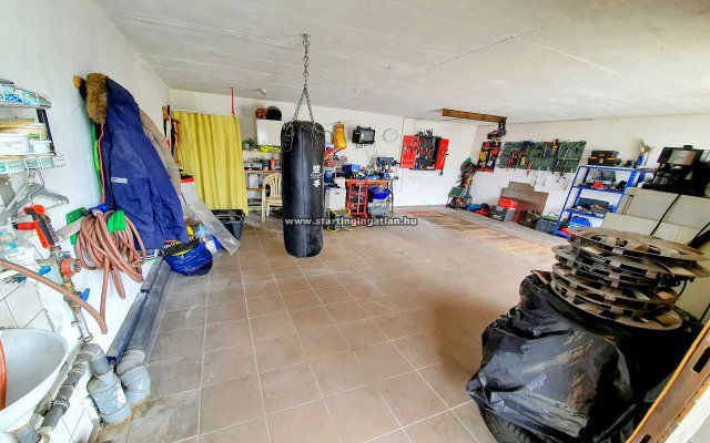 Eladó garázs, Budapesten, III. kerületben, Madzsar József utcában