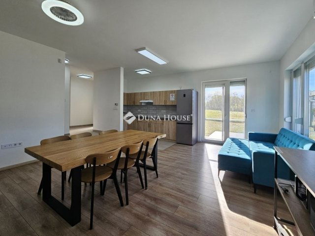 Eladó ikerház, Gödön 119.9 M Ft, 6 szobás