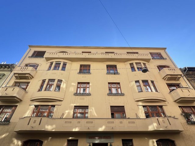 Eladó téglalakás, Budapesten, VI. kerületben, Eötvös utcában