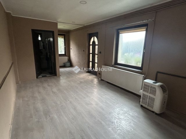 Eladó családi ház, Székesfehérvárott 71.99 M Ft, 6 szobás