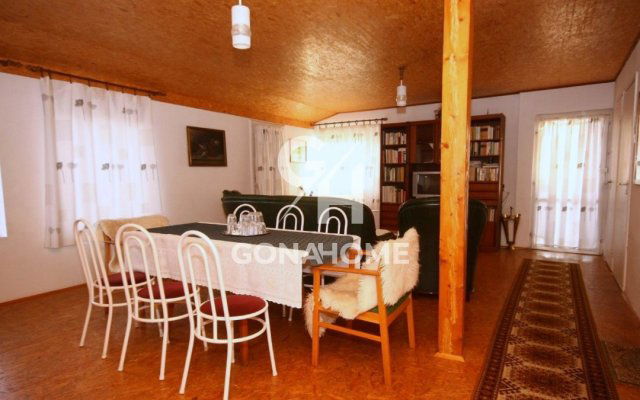 Eladó családi ház, Balatonrendesen 150.66 M Ft, 7+4 szobás