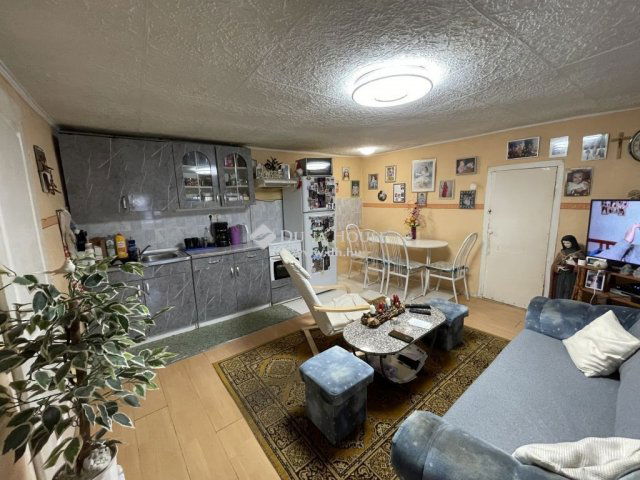 Eladó családi ház, Nyergesújfaluban 38 M Ft, 5 szobás