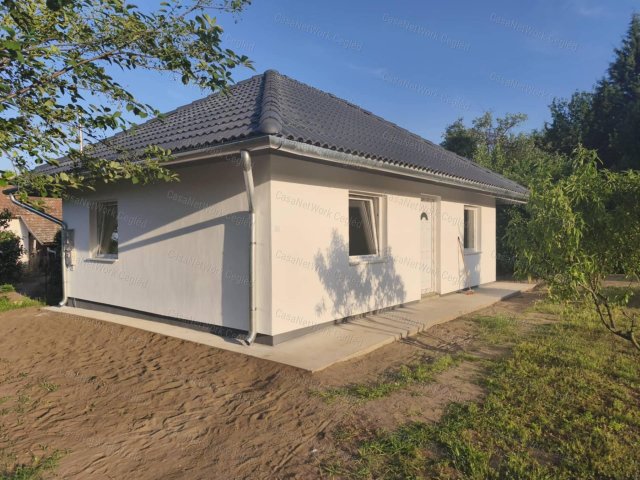 Eladó családi ház, Tápiószelén 27.9 M Ft, 2 szobás