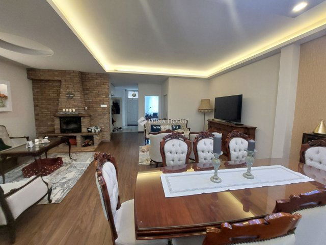 Eladó ikerház, Nyíregyházán 150 M Ft, 6 szobás