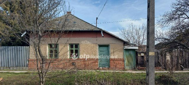 Eladó családi ház, Kunszentmártonban 8.75 M Ft, 3 szobás