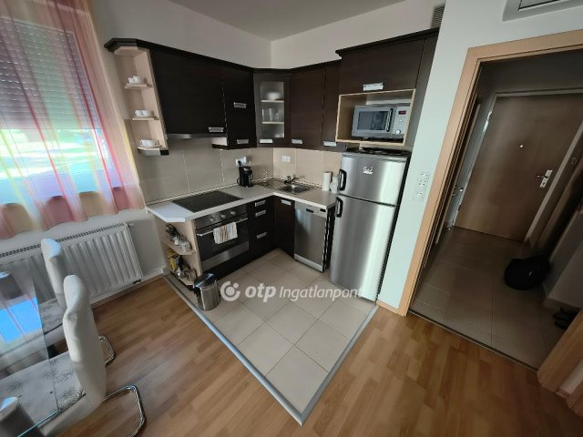 Eladó téglalakás, Siófokon 83 M Ft, 2 szobás