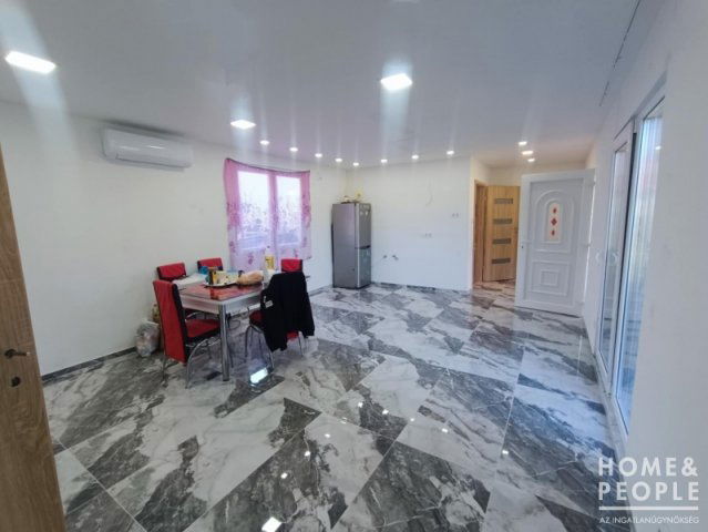 Eladó családi ház, Szegeden 27.99 M Ft, 2 szobás