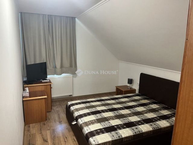 Eladó családi ház, Bólyban 220 M Ft, 9 szobás
