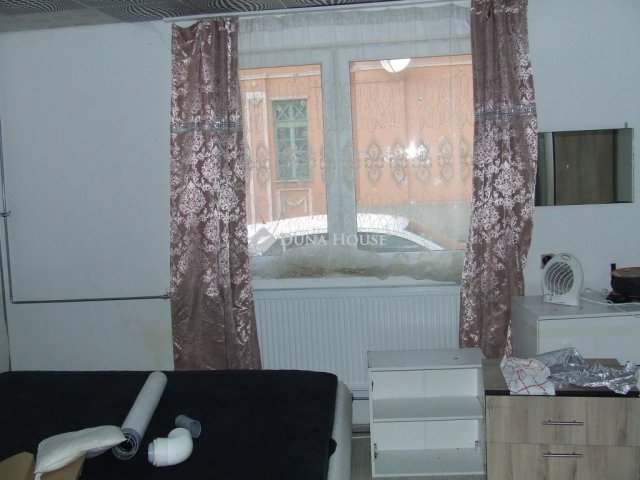 Eladó családi ház, Esztergomban 88 M Ft, 6 szobás