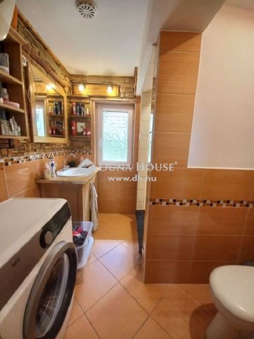 Eladó családi ház, Mohácson 32.99 M Ft, 2 szobás