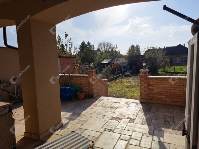 Eladó családi ház, Győrött 178.8 M Ft, 5 szobás