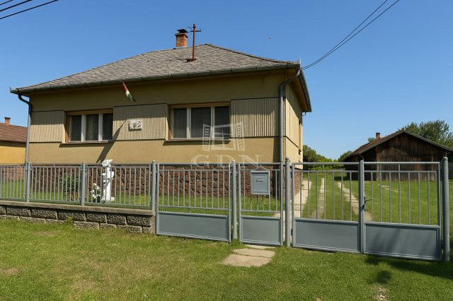 Eladó családi ház, Söjtörön 29 M Ft, 2 szobás