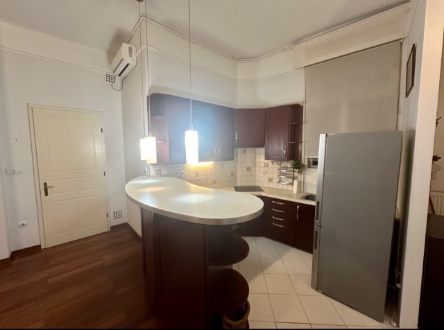 Eladó téglalakás, Budapesten, V. kerületben, Haris közben