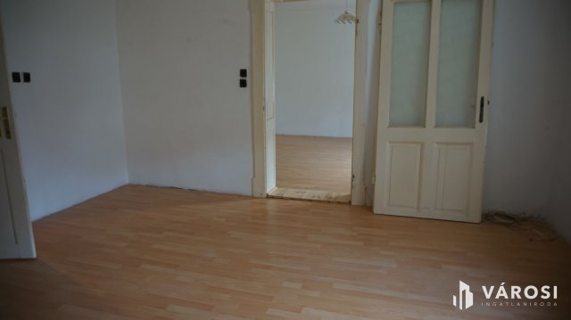 Eladó családi ház, Hódmezővásárhelyen 60 M Ft, 7 szobás