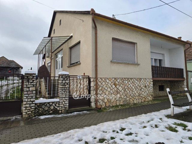 Eladó családi ház, Vaszaron 45.9 M Ft, 3 szobás
