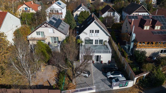 Eladó családi ház, Törökbálinton 319 M Ft, 8 szobás