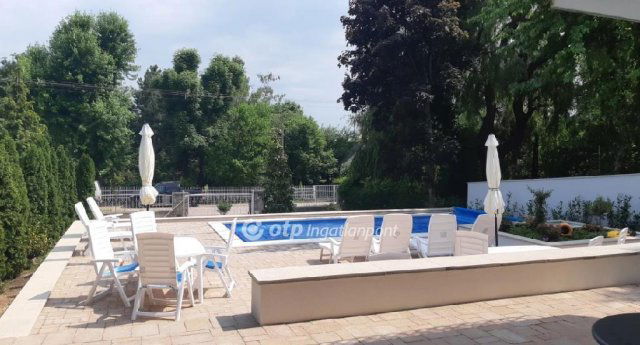 Eladó családi ház, Balatonfüreden 720 M Ft, 11 szobás