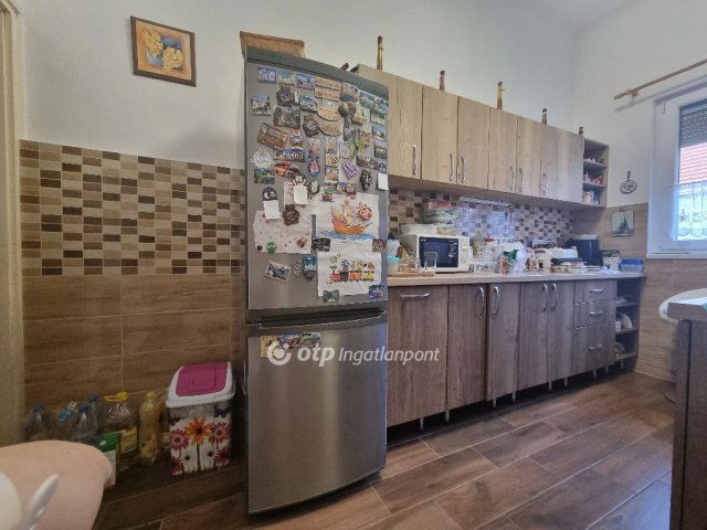 Eladó téglalakás, Pápán 26.95 M Ft, 2 szobás