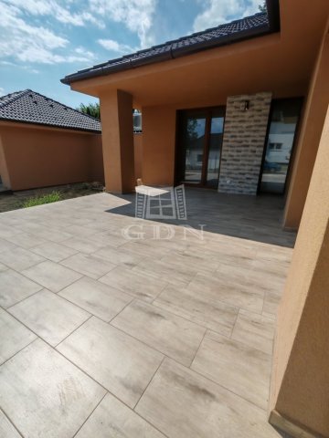 Eladó ikerház, Csömörön 173 M Ft, 4 szobás