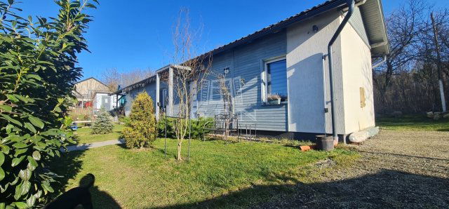 Eladó családi ház, Szadán 119.9 M Ft, 3 szobás