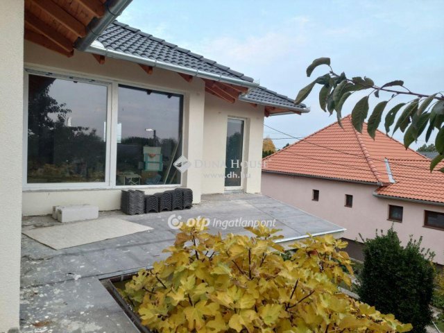 Eladó családi ház, Szigetszentmiklóson 170 M Ft, 8 szobás